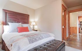 Free Parking | Hot Tub | Steps To Blackcomb